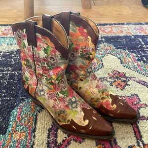 Boulet shortie floral boots